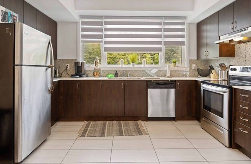Pickering House | 4BR Luxurious Escape, Pickering