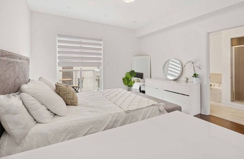 Pickering House | 4BR Luxurious Escape, Pickering