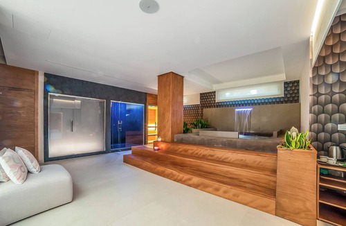 Scorrano Villa | 4br Luxury Appt - Pool, Garden & Parking, Scorrano, Italy