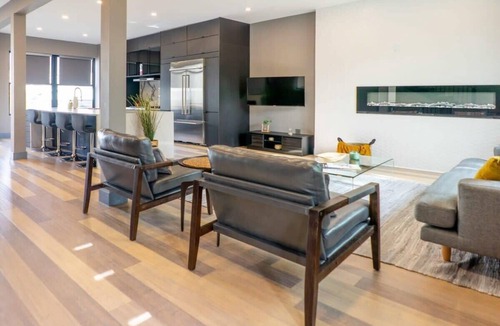 Central West End House | 4BR Modern CWE Luxury with Garage ABODEbucks