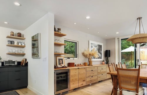 Newlands House | 4BR Modern Gem with Flatiron Views & Hottub 1mile to Pearl, 1block to NoBo Park