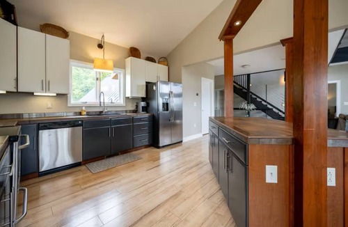 McHenry House | 4BR Mountain Retreat on 2+ Private Acres Near Lake Hot Tub Mountain Views