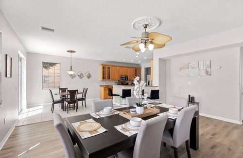 Boyette House | 4BR Oasis | Fast WiFi Workspace, Near River