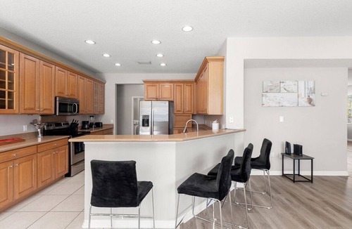 Boyette House | 4BR Oasis | Fast WiFi Workspace, Near River