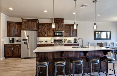 St. George House | 4BR on Hole 2 - 3 King Beds, Near Pool & Course