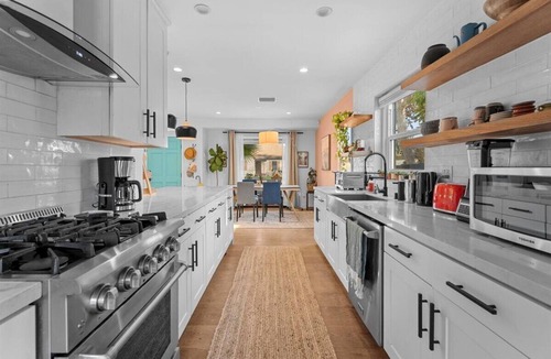 Crenshaw House | 4BR | Pool & Workspace | Lemon Tree