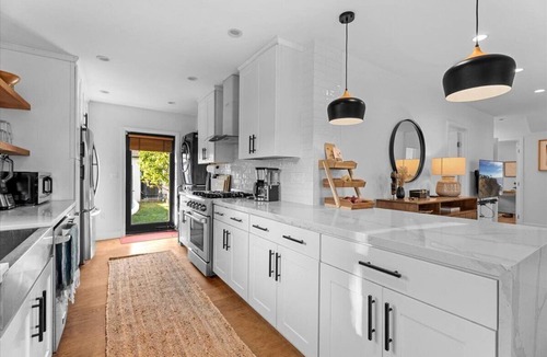 Crenshaw House | 4BR | Pool & Workspace | Lemon Tree