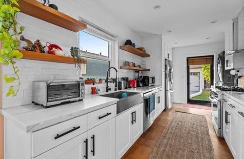 Crenshaw House | 4BR | Pool & Workspace | Lemon Tree
