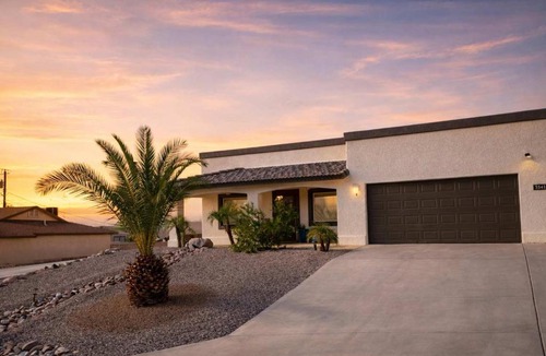 Lake Havasu City Villa | 4BR Private Compound-2 Villas-2 Hot Tub-Sleeps 12