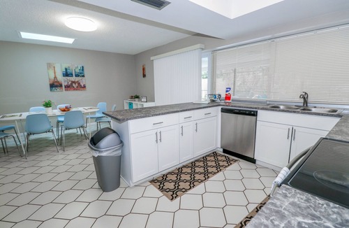 Bradenton House | 4BR Remodeled Heated Pool Home, Bradenton, 6mil. to Anna Maria Beaches