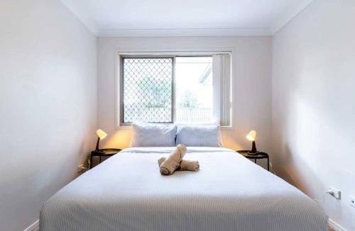 Redbank Plains House | 4BR Simple and Comfy Family Home between BNE and Ipswich