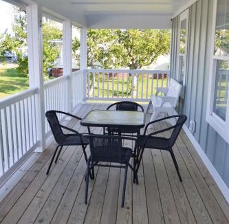 Davis House | 4BR Soundfront cottage Private Dock Fishing