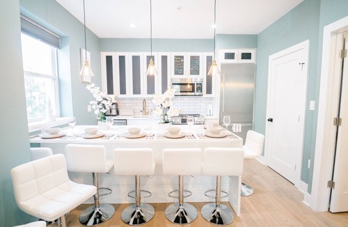 Near Northeast House | 4BR Spacious DC Stay |Private Deck | Free Parking