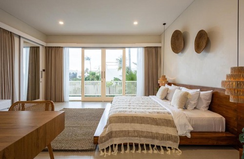 Batu Bolong Apartment | 4BR Villa, Private Pool, Walk to Beach