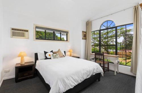 Daisy Hill Villa | 4BR Villa with Pool and Garden - Daisy Hill