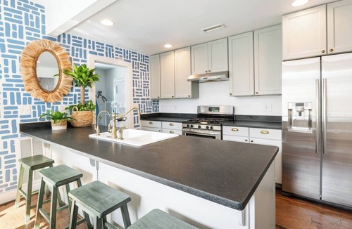 Fifeville House | 4BR Walk2 Dtwn/UVA w/Karaoke & Backyard Oasis