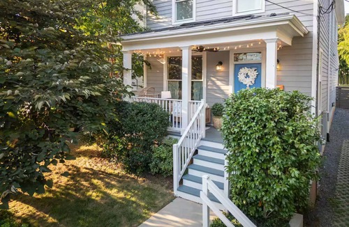 Fifeville House | 4BR Walk2 Dtwn/UVA w/Karaoke & Backyard Oasis
