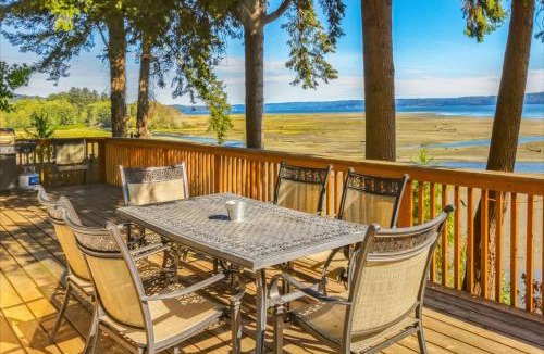 Brinnon House | 4BR Waterfront Home with Beach Access and Views