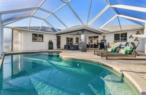 Willoughby Acres House | 4BRM Stylish Private Home, HTD POOL-Close To Beaches-BBQ-Pets OK-Spotless Clean