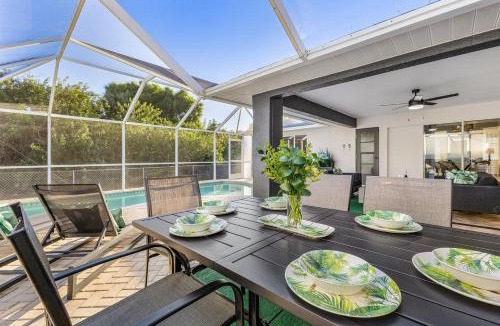 Willoughby Acres House | 4BRM Stylish Private Home, HTD POOL-Close To Beaches-BBQ-Pets OK-Spotless Clean