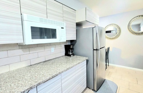 Dupont House | 4Kings, 4Bath, 2Kitchens, 2LivingRms w/Easy access to Downtown & Red Rocks