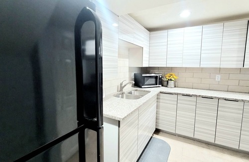 Dupont House | 4Kings, 4Bath, 2Kitchens, 2LivingRms w/Easy access to Downtown & Red Rocks