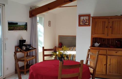 Sanguinet Apartment | “4p Sanguinet - Addax” Apartment with Private Terrace and Wi-Fi