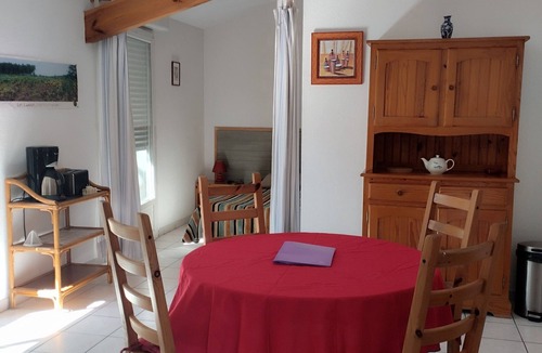 Sanguinet Apartment | “4p Sanguinet - Addax” Apartment with Private Terrace and Wi-Fi