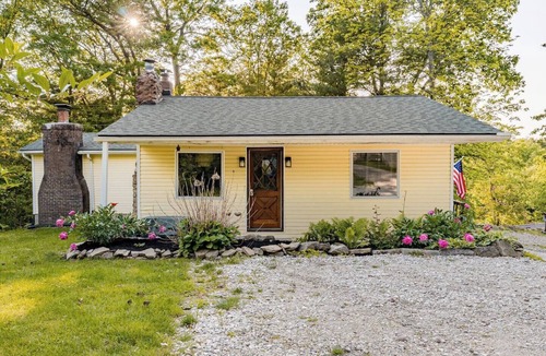 Carrollton Cabin | 4PelicansOhio: Refreshing Cabin Near Leesville Lake… Pets Welcome… 3 Queens