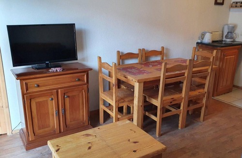 Saint-Gervais-les-Bains Apartment | 4th floor, swimming pool, balcony, tv, ski locker, 38m², Saint Gervais