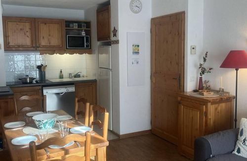 Saint-Gervais-les-Bains Apartment | 4th floor, swimming pool, balcony, tv, ski locker, 38m², Saint Gervais