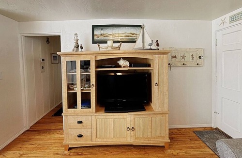 Eastside Santa Cruz Cottage | 4th house from Twin Lakes Beach and an easy walk to the Boardwalk