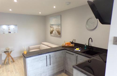 Barton-on-Sea Ski Chalet | 4TheDome