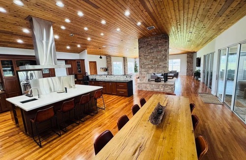 Taylor Creek House | 5.5 acre peaceful and private retreat
