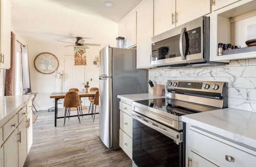 Joshua Tree House | 5-acre Desert Views Stargazing Hot Tub Hammock Games BBQ Sport Court
