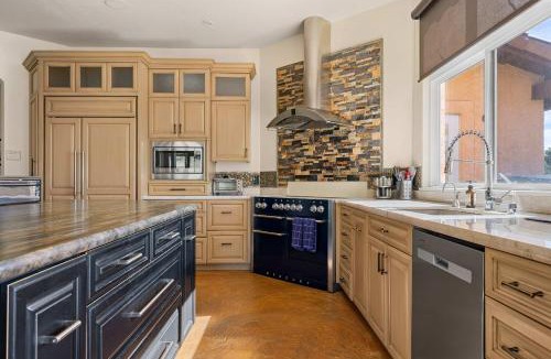 Freestone Villa | 5 Acre Villa Retreat with Vineyard Pool Spa & Amazing Views of Sonoma County