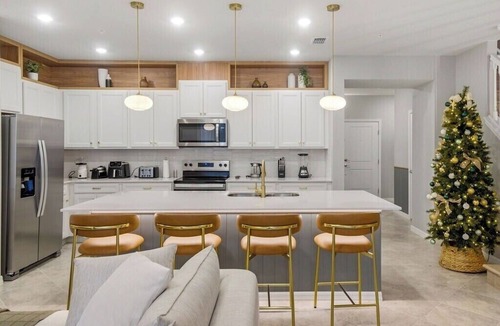 Clermont House | 5 BD/4.5 BA/Windsor Cay (16198 CC)