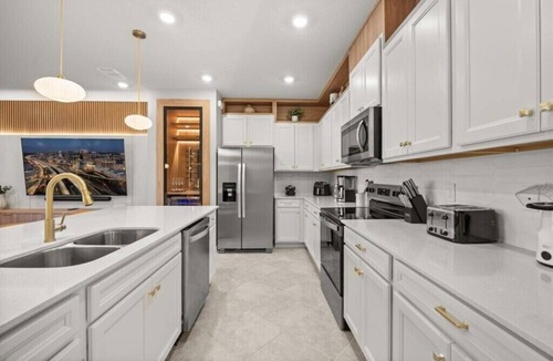 Clermont House | 5 BD/4.5 BA/Windsor Cay (16198 CC)