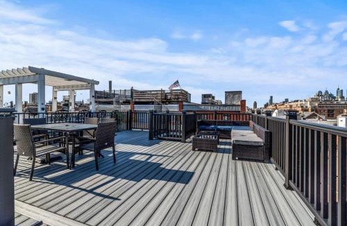 Southwark House | 5 bdrm - Heated Indoor Pool - Roof Top Deck