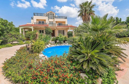 Kolymbia Villa | 5 bed 3 bath, large pool, spacious grounds