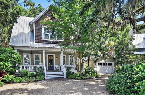 King City House | 5 bed/4.5 bath beach cottage - Walking distance to St Simons Pier & Village!