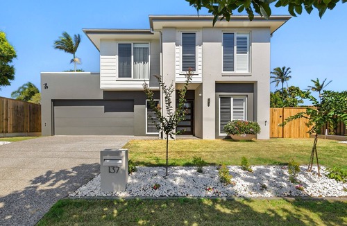 Warana House | 5 bed 5 bath stunner