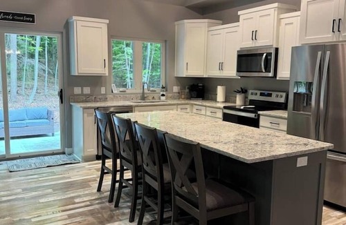 Egg Harbor House | 5 Bed, 6 Bath Home Sleeps 24 w/Hot Tub in Door Co.