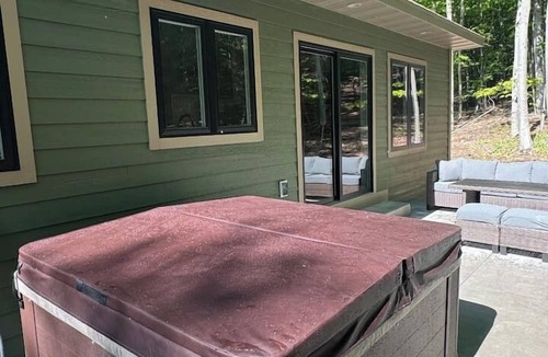 Egg Harbor House | 5 Bed, 6 Bath Home Sleeps 24 w/Hot Tub in Door Co.