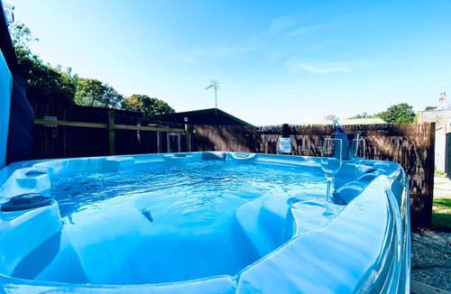 Isle of Thanet House | 5 Bed Barn Conversion - with private hot tub