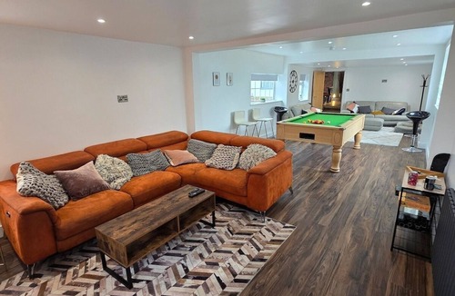 Fishlake House | 5 Bed Cottage | Sleeps 10 | Free Parking