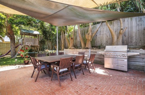 Beaumaris Apartment | 5-Bed Haven with Pool Minutes From Beaches