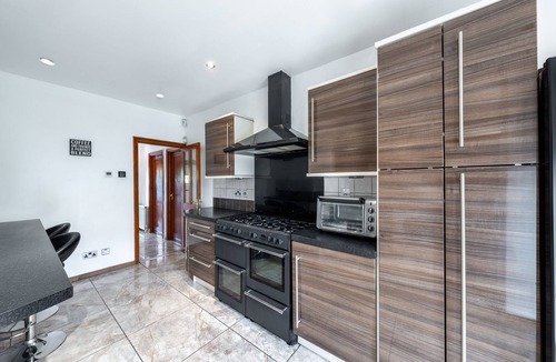 Oakleigh House | 5-bed House - Sleeps 10 - Garden - Parking