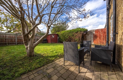 Oakleigh House | 5-bed House - Sleeps 10 - Garden - Parking