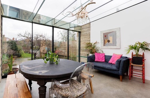 Ravenscourt Park House | 5 bed house, sleeps 7 with garden, reach central London in 30 mins (Veeve)